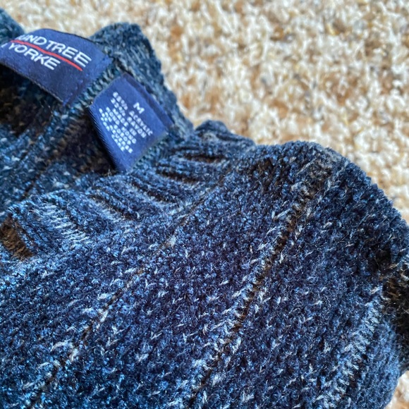 Men’s v-neck sweater - Picture 5 of 6